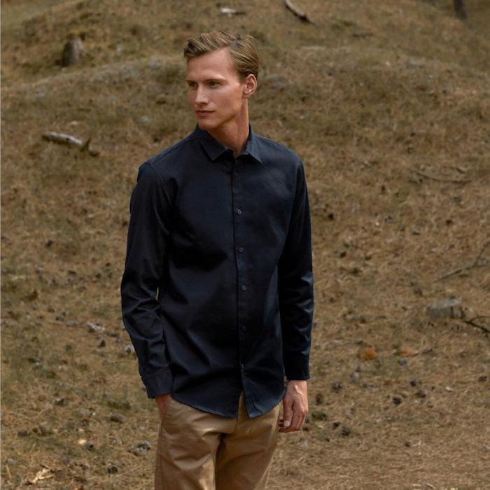 The Neutral Twill shirt, an example in 8 great products for winter print and embroidery.