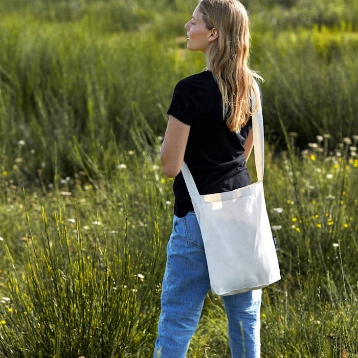 The Neutral twill sling tote bag, an example in 8 great products for winter printing and embroidery.